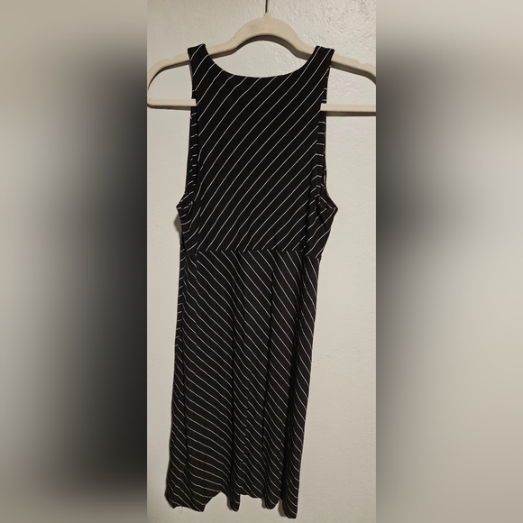 Athleta Black and White Chevron Mini Dress size Medium - Picture 5 of 9